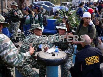 Maduro activa una red militar para reprimir las protestas de la oposición 