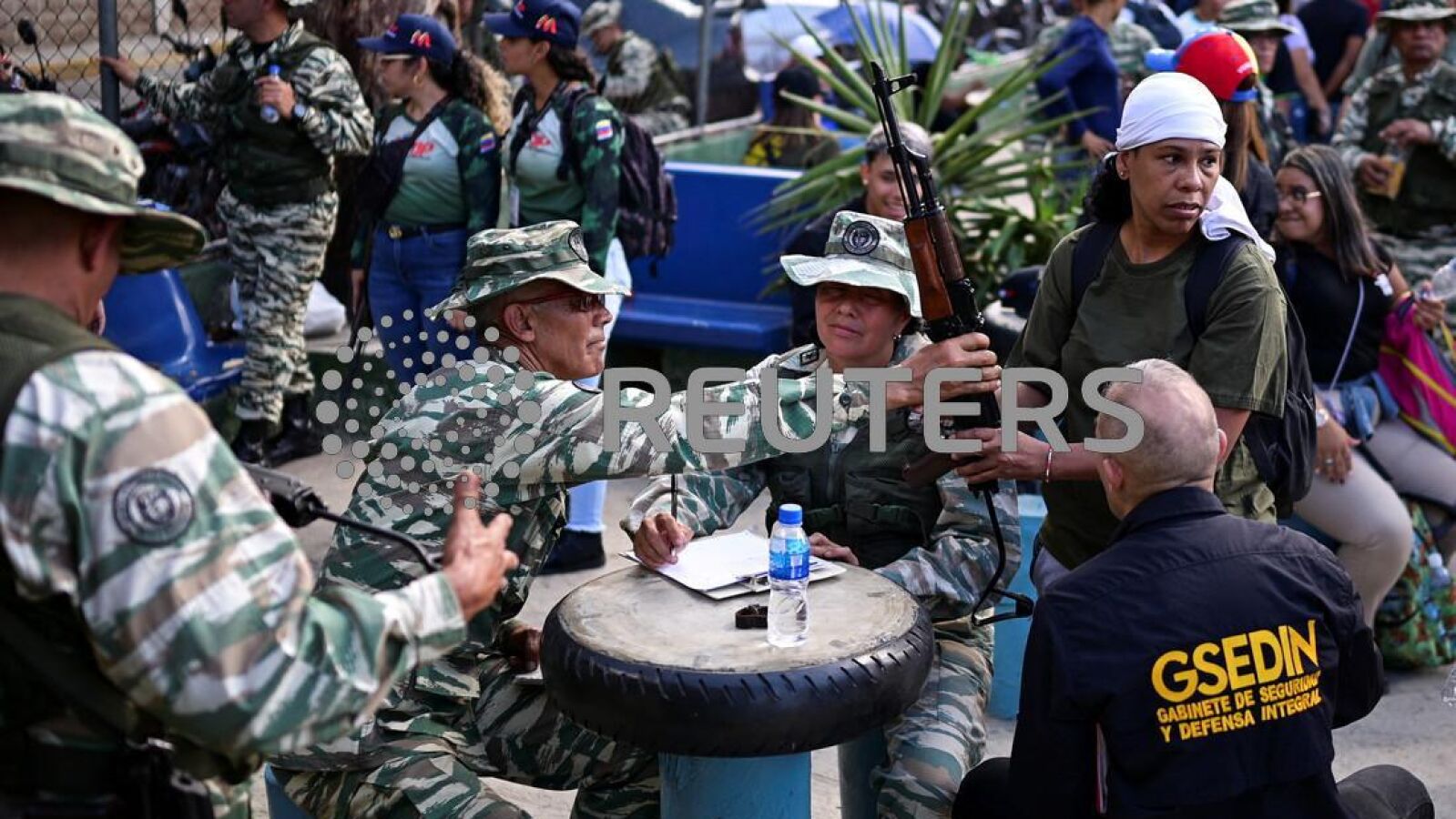 Maduro activa una red militar para reprimir las protestas de la oposición ante la llegada de Edmundo González