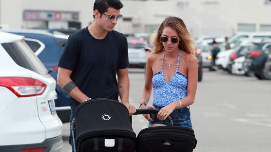 &Aacute;lvaro Morata y Alice Campello, en Ibiza en 2019