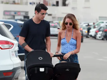 Álvaro Morata y Alice Campello, en Ibiza en 2019 Álvaro Morata y Alice Campello, en Ibiza en 2019
