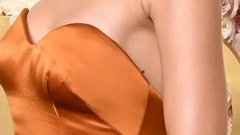 Zendaya se tatúa una T de Tom Holland debajo de la axila Zendaya se tatúa una T de Tom Holland debajo de la axila