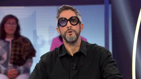 El sorprendente look con gafas de Roberto Leal en Pasapalabra: “Pareces Willy Wonka” El sorprendente look con gafas de Roberto Leal en Pasapalabra: “Pareces Willy Wonka”