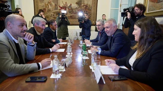 Ángel Víctor Torres y Fernando Clavijo, durante una reunión Ángel Víctor Torres y Fernando Clavijo, durante una reunión