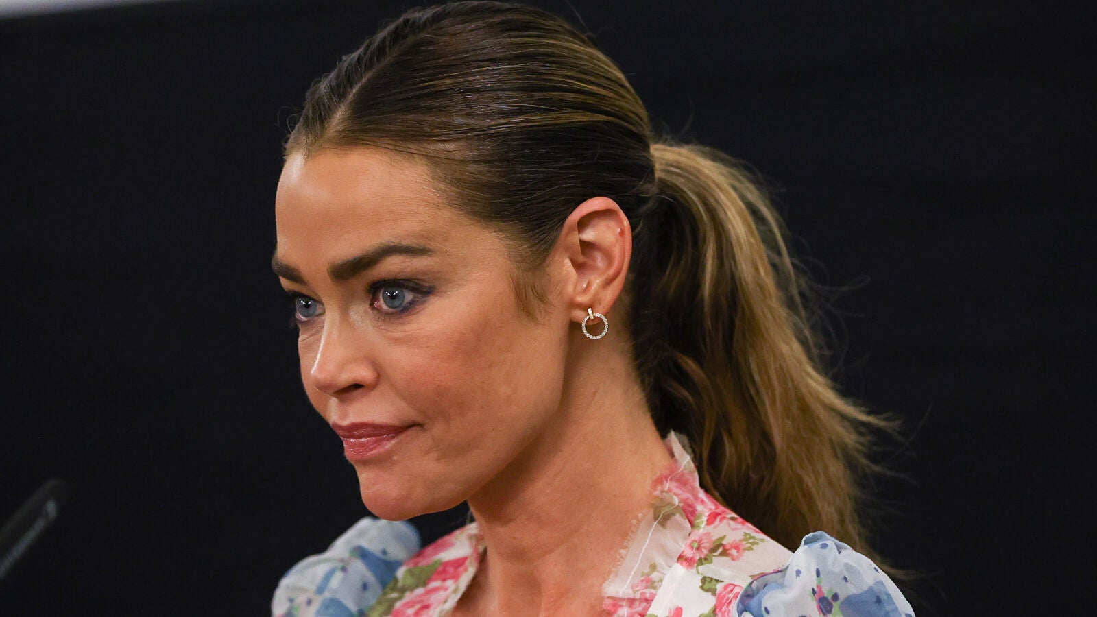 Denise Richards se rompe al contar por primera vez la agresión sexual que sufrió con 15 años