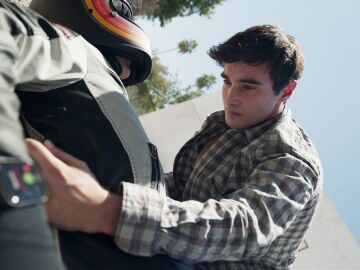 &iexcl;Tr&aacute;gico accidente! &Aacute;lex atropella con su coche a Hugo y se da a la fuga
