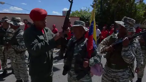 Maduro rearma las milicias en Venezuela Maduro rearma las milicias en Venezuela