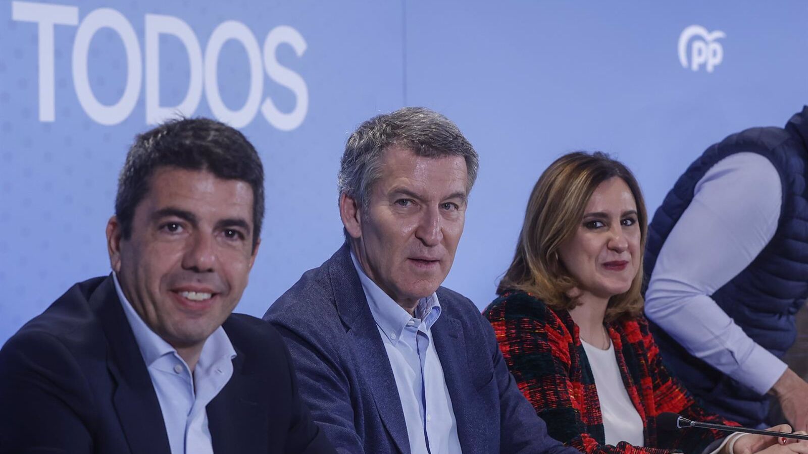 Feijóo avanza su plan de ayudas 