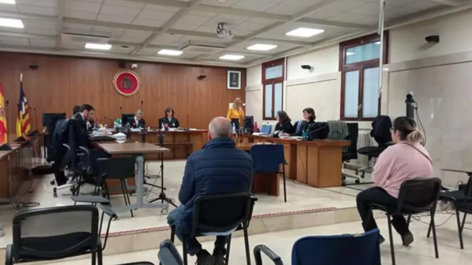 Los dos condenados durante la vista celebrada en la Audiencia Provincial Los dos condenados durante la vista celebrada en la Audiencia Provincial