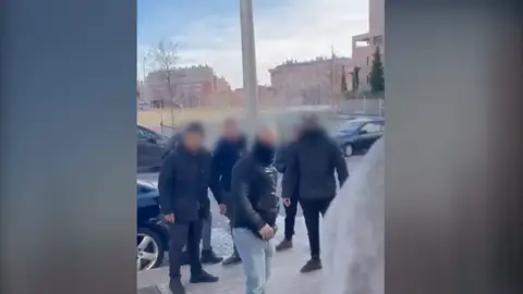 Enfrentamiento entre la empresa de desokupación y los okupas en Carabanchel Enfrentamiento entre la empresa de desokupación y los okupas en Carabanchel