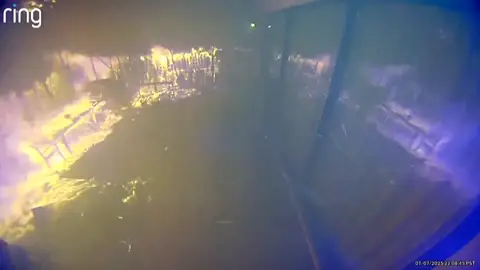 Las llamas devoran una casa en California Las llamas devoran una casa en California