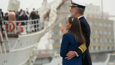 Lágrimas en la despedida de la princesa Leonor tras embarcar en el buque Juan Sebastián de Elcano Lágrimas en la despedida de la princesa Leonor tras embarcar en el buque Juan Sebastián de Elcano