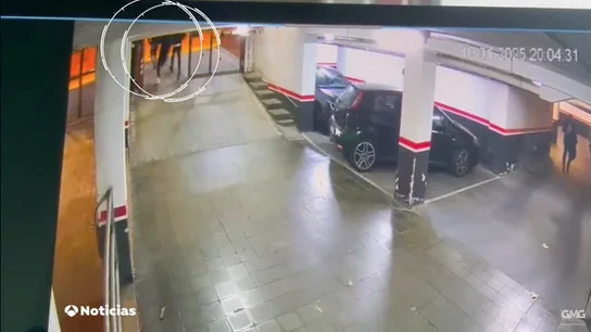 Tres jóvenes asaltan a un hombre minusválido y le roban un reloj de lujo en un parking de la zona alta de Barcelona Tres jóvenes asaltan a un hombre minusválido y le roban un reloj de lujo en un parking de la zona alta de Barcelona