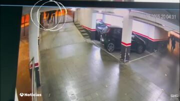 Tres jóvenes asaltan a un hombre minusválido y le roban un reloj de lujo en un parking de la zona alta de Barcelona