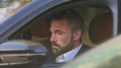 Ben Affleck, preocupado en su coche Ben Affleck, preocupado en su coche