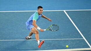 Carlos Alcaraz, en acci&oacute;n en Melbourne