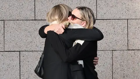 Almudena Lapique en el entierro de su padre, Manuel Almudena Lapique en el entierro de su padre, Manuel