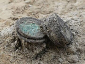 Descubren en Francia un anillo de oro de 1.800 años en perfecto estado