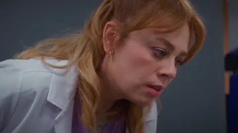 Rengin rompe su silencio antes de entrar al quirófano y deja a Bahar en shock con su confesión Rengin rompe su silencio antes de entrar al quirófano y deja a Bahar en shock con su confesión