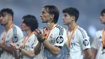 Luka Modric tras la entrega de trofeos