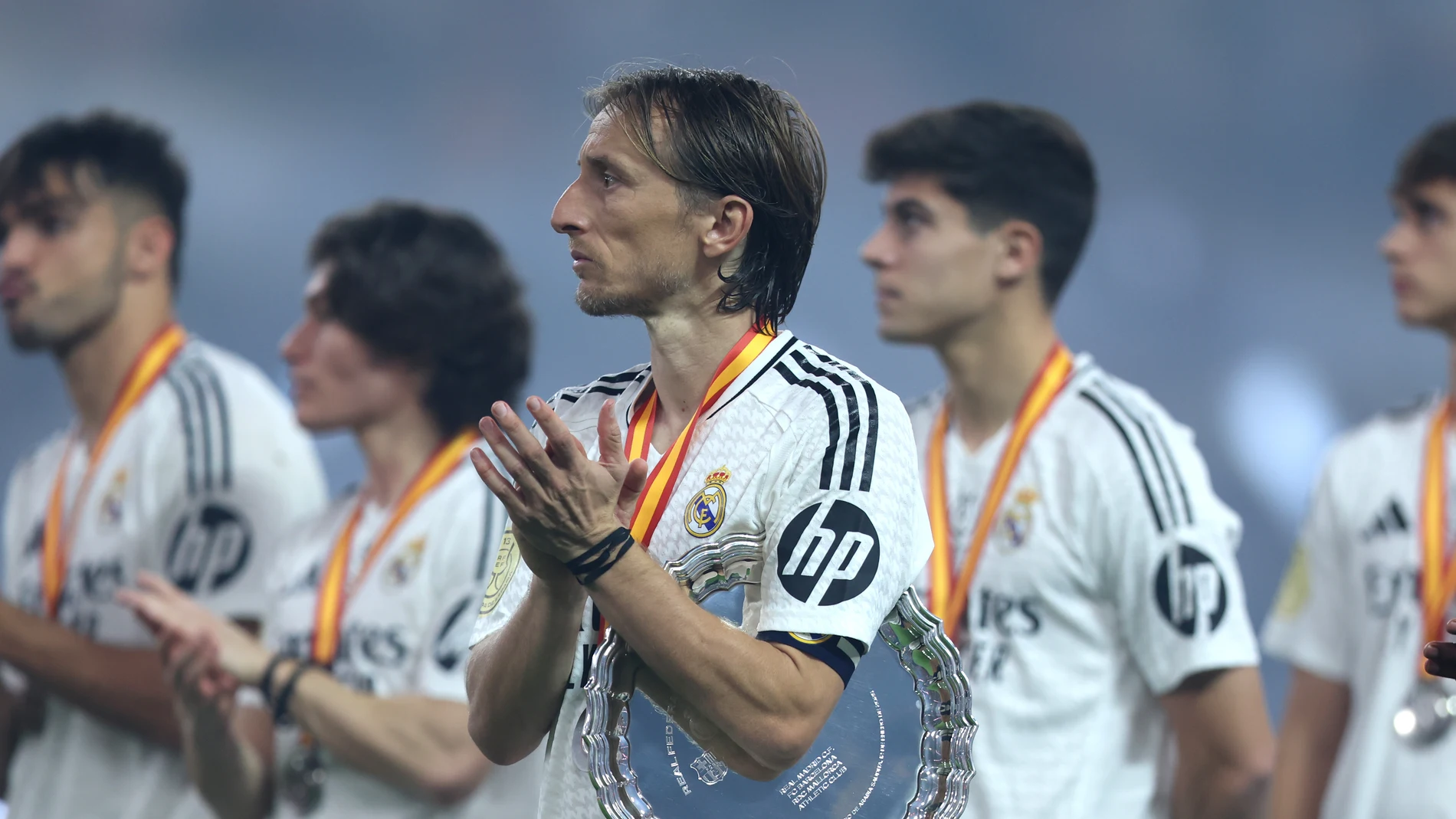 Luka Modric tras la entrega de trofeos Luka Modric tras la entrega de trofeos