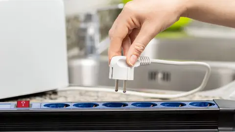 Desenchufar electrodoméstico Desenchufar electrodoméstico