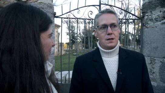 Cura niega comuni&oacute;n a homosexuales