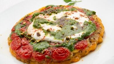 Tarta de tomates cherry confitados con burrata y pesto de espinaca: receta fácil de Joseba Arguiñano