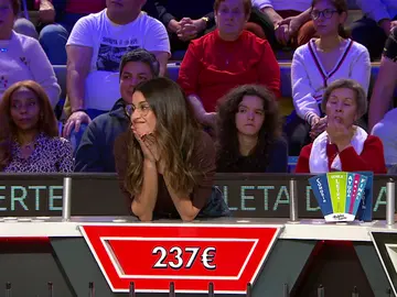 Laura se lamenta por haber tirado una vez más: “¡Qué he hecho!” Laura se lamenta por haber tirado una vez más: “¡Qué he hecho!”