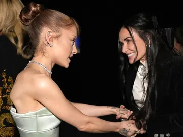 Ariana Grande y Demi Moore Ariana Grande y Demi Moore