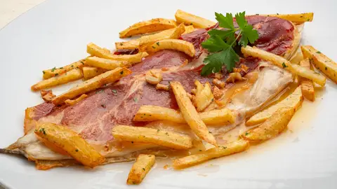 Dorada asada a la navarra en 6 minutos, la receta de película de Karlos Arguiñano Dorada asada a la navarra en 6 minutos, la receta de película de Karlos Arguiñano