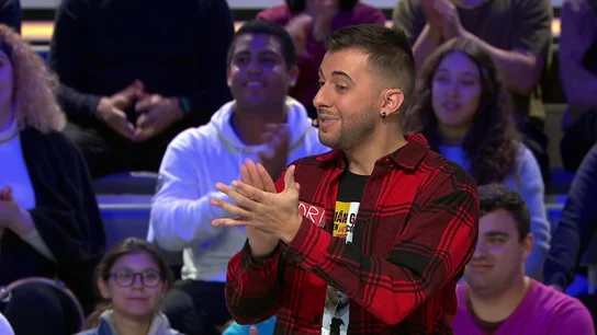 Adri, el concursante más polifacético de La ruleta de la suerte dedica un tanguillo al programa Adri, el concursante más polifacético de La ruleta de la suerte dedica un tanguillo al programa