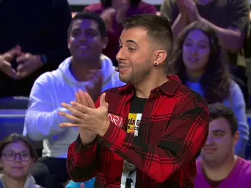 Adri, el concursante más polifacético de La ruleta de la suerte dedica un tanguillo al programa Adri, el concursante más polifacético de La ruleta de la suerte dedica un tanguillo al programa