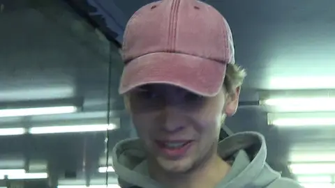 Miguel Urdangarin, en el aeropuerto de Madrid Miguel Urdangarin, en el aeropuerto de Madrid