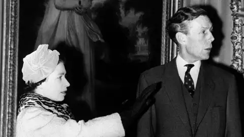 Isabel II y Anthony Blunt Isabel II y Anthony Blunt