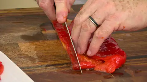 Pélalos, córtalos en tiras y resérvalos Pélalos, córtalos en tiras y resérvalos