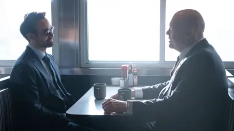 Daredevil/Matt Murdock (Charlie Cox) y Kingpin/Wilson Fisk (Vincent D'Onofrio) en Daredevil: Born Again Daredevil/Matt Murdock (Charlie Cox) y Kingpin/Wilson Fisk (Vincent D'Onofrio) en Daredevil: Born Again