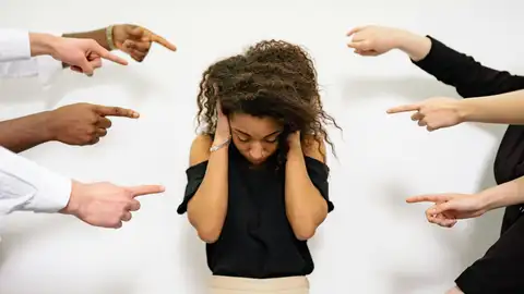 Mujer señalada Mujer señalada