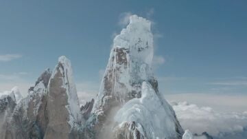 La montaña Cerro Torre (Andes)