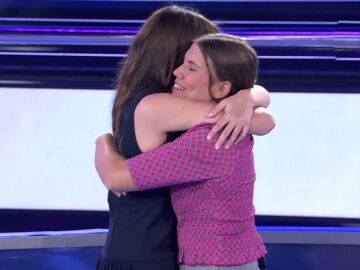 Noelia y Reyes, concursantes de Atrapa un millón