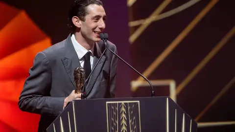 Enric Auquer se lleva el Premi Gaudí a mejor actor secundario por 'Casa en flames' Enric Auquer se lleva el Premi Gaudí a mejor actor secundario por 'Casa en flames'