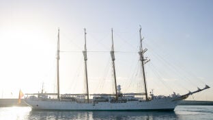 El buque escuela 'Juan Sebasti&aacute;n de Elcano' a su llegada al puerto de Santa Cruz de Tenerife con motivo de una escala en la isla como paso previo a partir hacia Am&eacute;rica, a 17 de enero de 2025, en Santa Cruz de Tenerife, Tenerife, Canarias (Espa&ntilde;a). La princesa Leonor ha llegado a bordo del buque escuela 'Juan Sebasti&aacute;n de Elcano' a Santa Cruz de Tenerife, donde pasar&aacute; tres d&iacute;as junto al resto de sus compa&ntilde;eros guardiamarinas con los que ha bajado a tierra en su primera escala desde que zarp&oacute; ...
