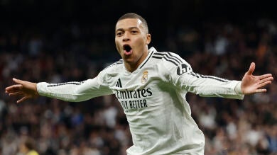 El Mbappé de siempre aúpa al Madrid al liderato liguero (4-1)