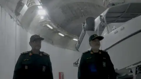 Imagen de la base naval subterránea iraní. Imagen de la base naval subterránea iraní.