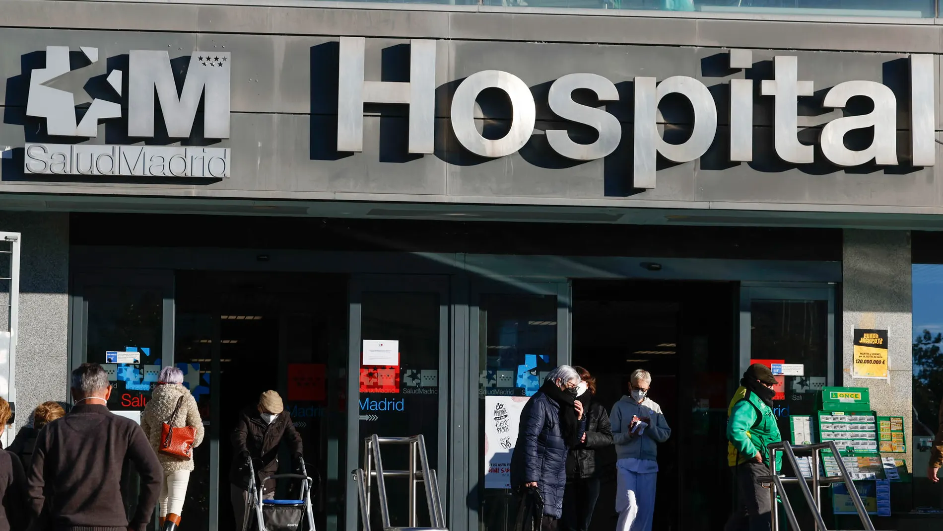 Entrada del hospital La Paz en Madrid Entrada del hospital La Paz en Madrid