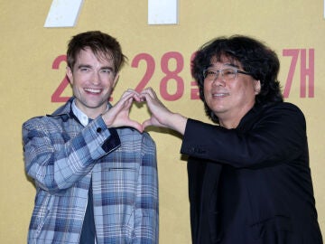 Bong Joon-ho y Robert Pattinson presentan Mickey 17 en Se&uacute;l