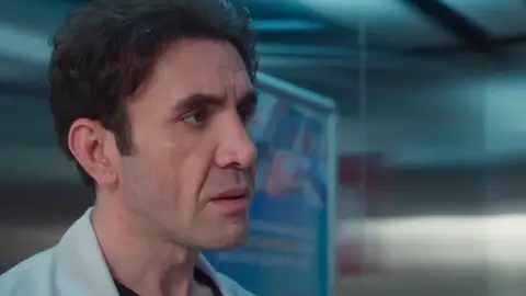 La recaída de Bahar pone a Timur entre la espada y la pared: Uras lo detiene antes de que confiese su traición La recaída de Bahar pone a Timur entre la espada y la pared: Uras lo detiene antes de que confiese su traición