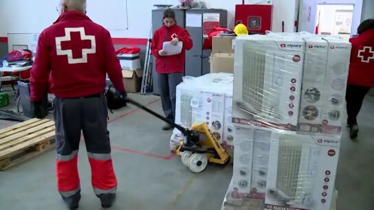 Reparten cientos de radiadores entre afectados de la DANA para combatir el fr&iacute;o
