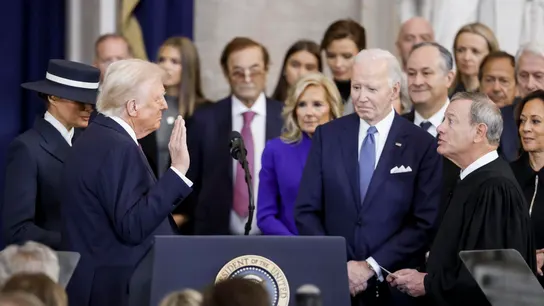 Donald Trump jura el cargo como presidente de Estados Unidos Donald Trump jura el cargo como presidente de Estados Unidos