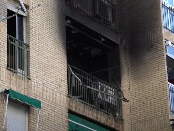 Investigan un incendio sospechoso en el que hubo un muerto.