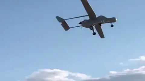 Se trata de una aeronave de última generación y tripulada de forma remota desde tierra Se trata de una aeronave de última generación y tripulada de forma remota desde tierra